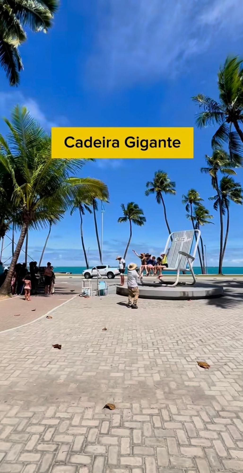 Apartment Por Temporada Em Ponta Verde, Com 02 Quartos Com Vista Lateral Mar - Localizacao Na Orla De Maceio (Alagoas)