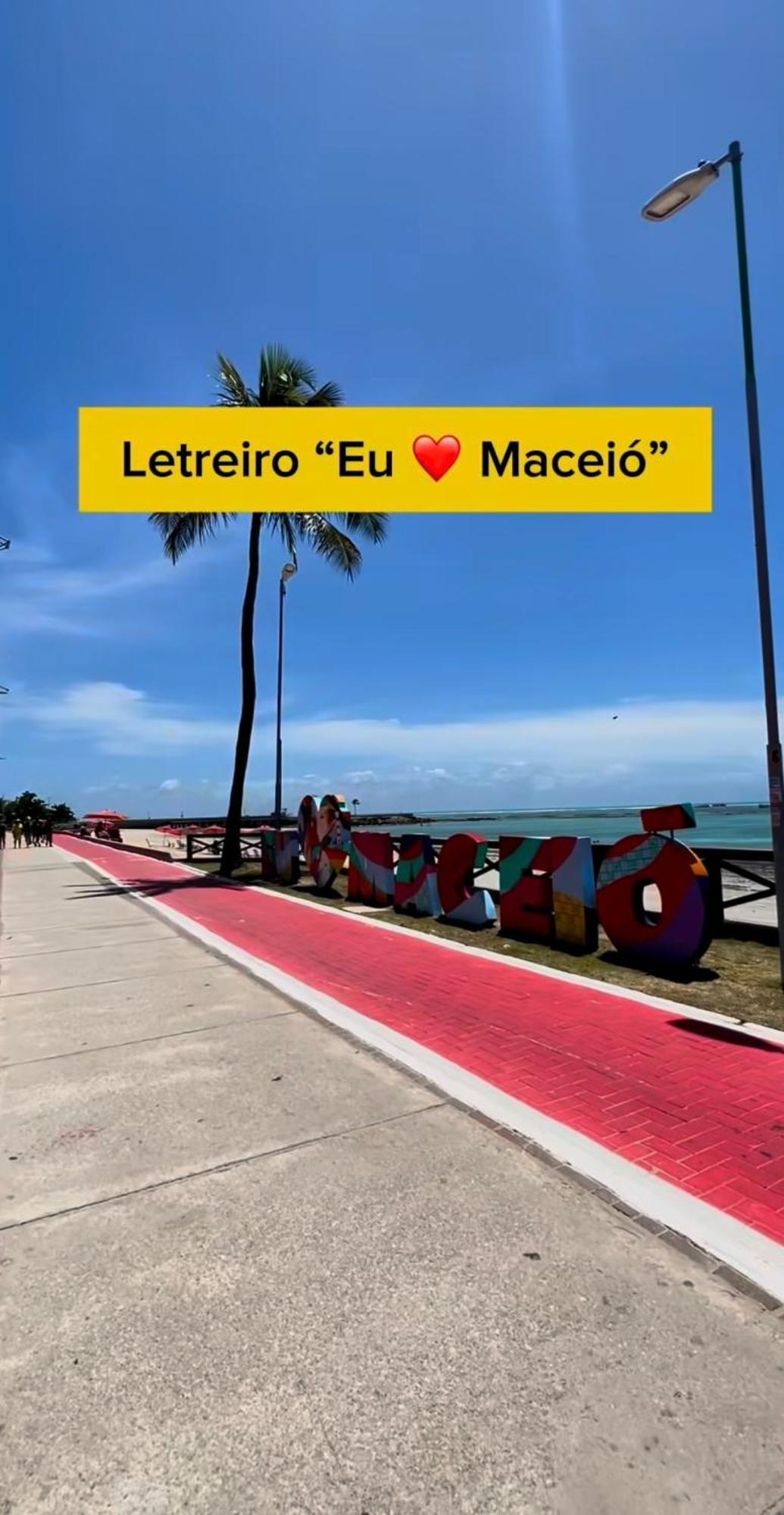Por Temporada Em Ponta Verde, Com 02 Quartos Com Vista Lateral Mar - Localizacao Na Orla De Maceio (Alagoas)