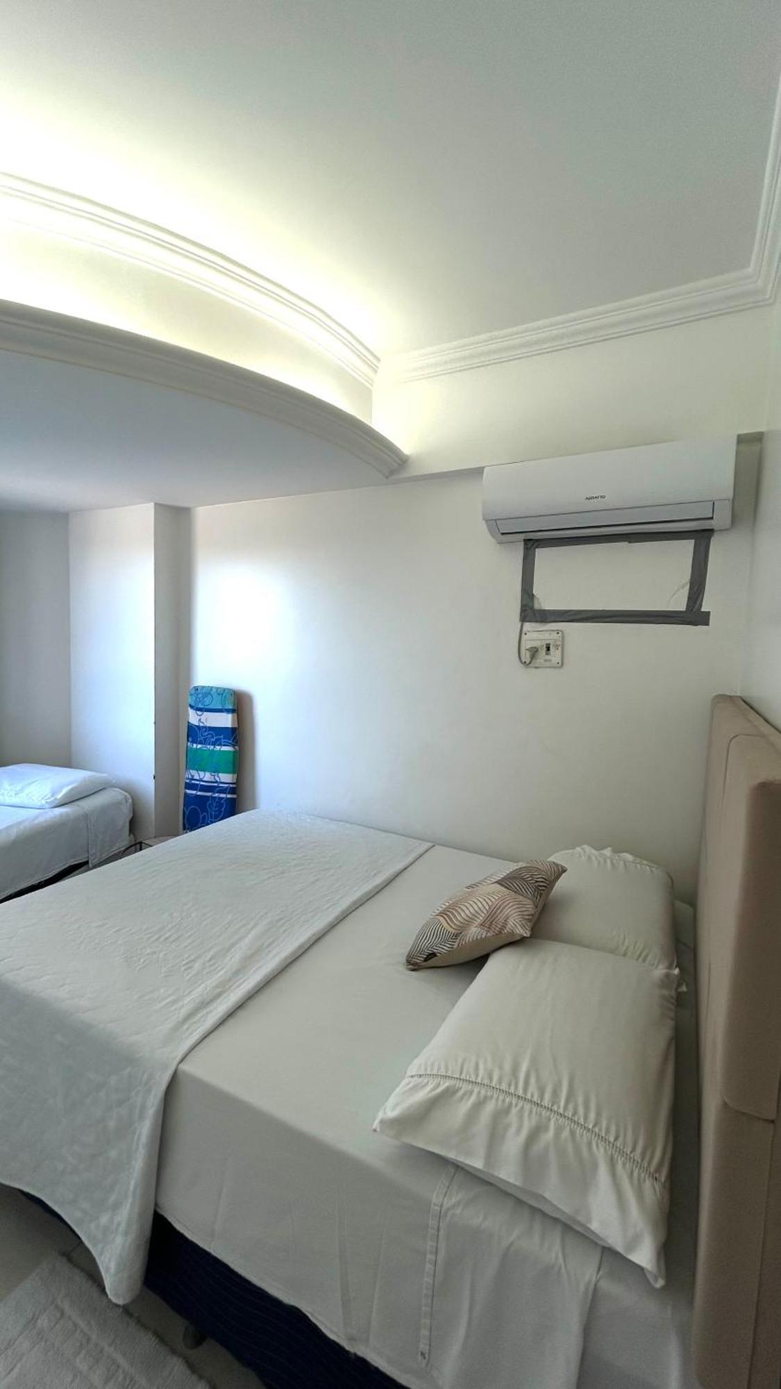 Apartment Por Temporada Em Ponta Verde, Com 02 Quartos Com Vista Lateral Mar - Localizacao Na Orla De